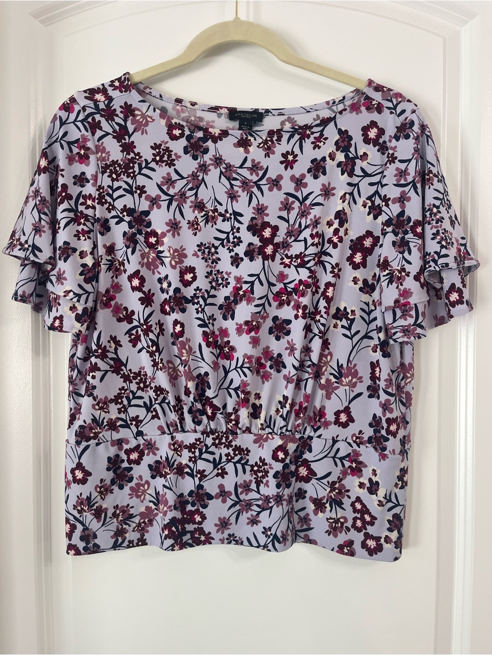 Ann Taylor Work Top Lilac Floral Short Flutter Sleeve Blouse Career Womens Small - Picture 1 of 7